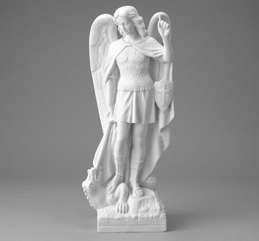 Protege tu hogar con esta imponente escultura de San Miguel Arcángel de 58 cm. Elaborada en mármol sintético de alta durabilidad con acabados artesanales de gran detalle. Ideal para decoración sacra de interiores y exteriores. ¡Haz tu pedido hoy!