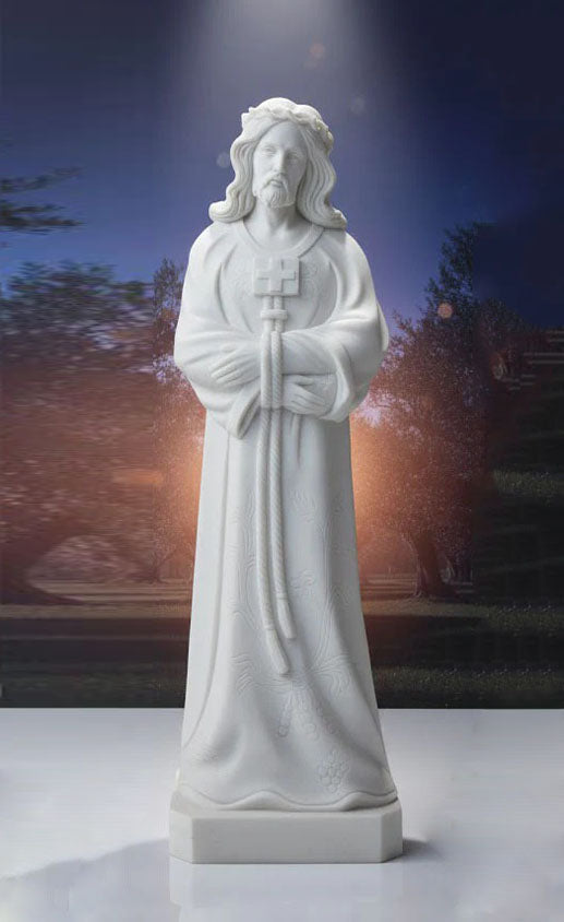 Estatua corpórea del Cristo de Medinaceli en mármol blanco Macael, tallada artesanalmente. Escultura religiosa de alta calidad para cementerios.