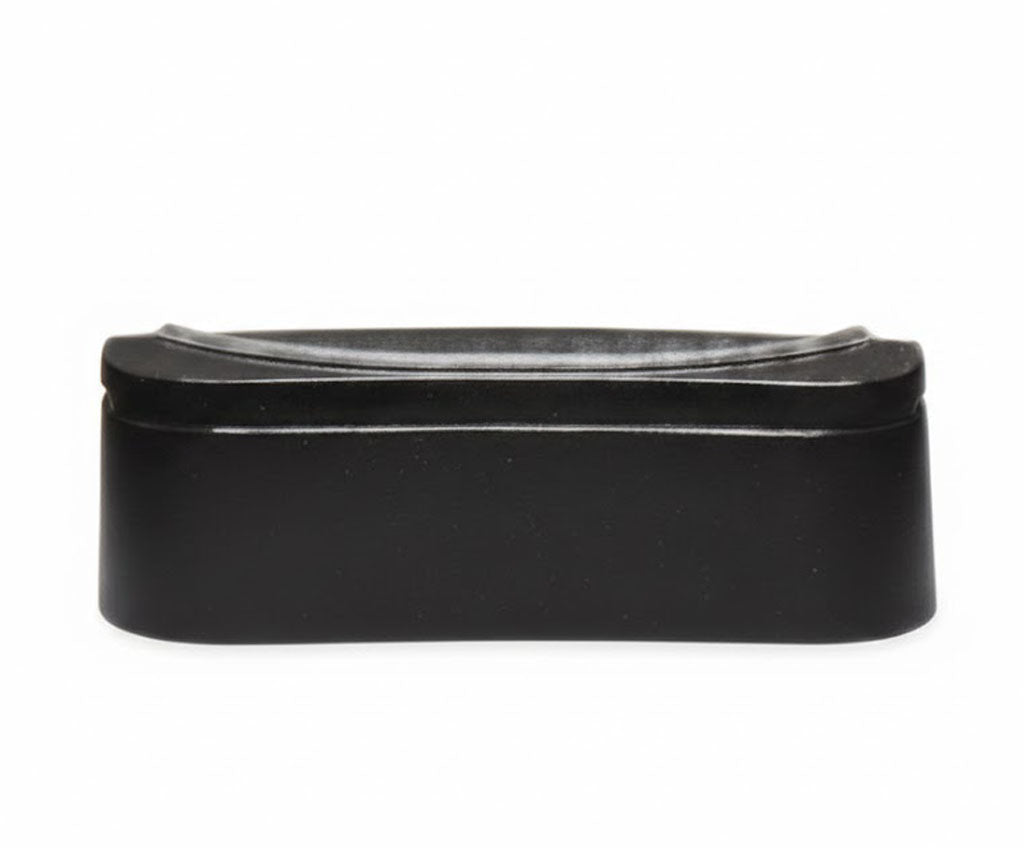 Jardinera de granito para lápida de nicho en granito Negro Intenso. Medidas 36 x 10,5 x 8 cm, fijación a pared e incluye depósito de plástico para flores. Producto en stock y entrega inmediata. Contacto: info@memorialspain.com – 659 053 236.