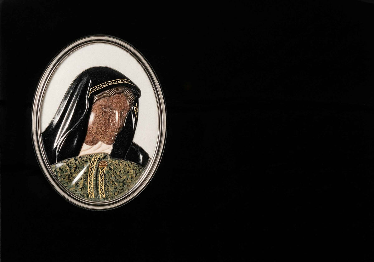 Lápida de Granito Negro de la Virgen Dolorosa con Relieve Incrustado