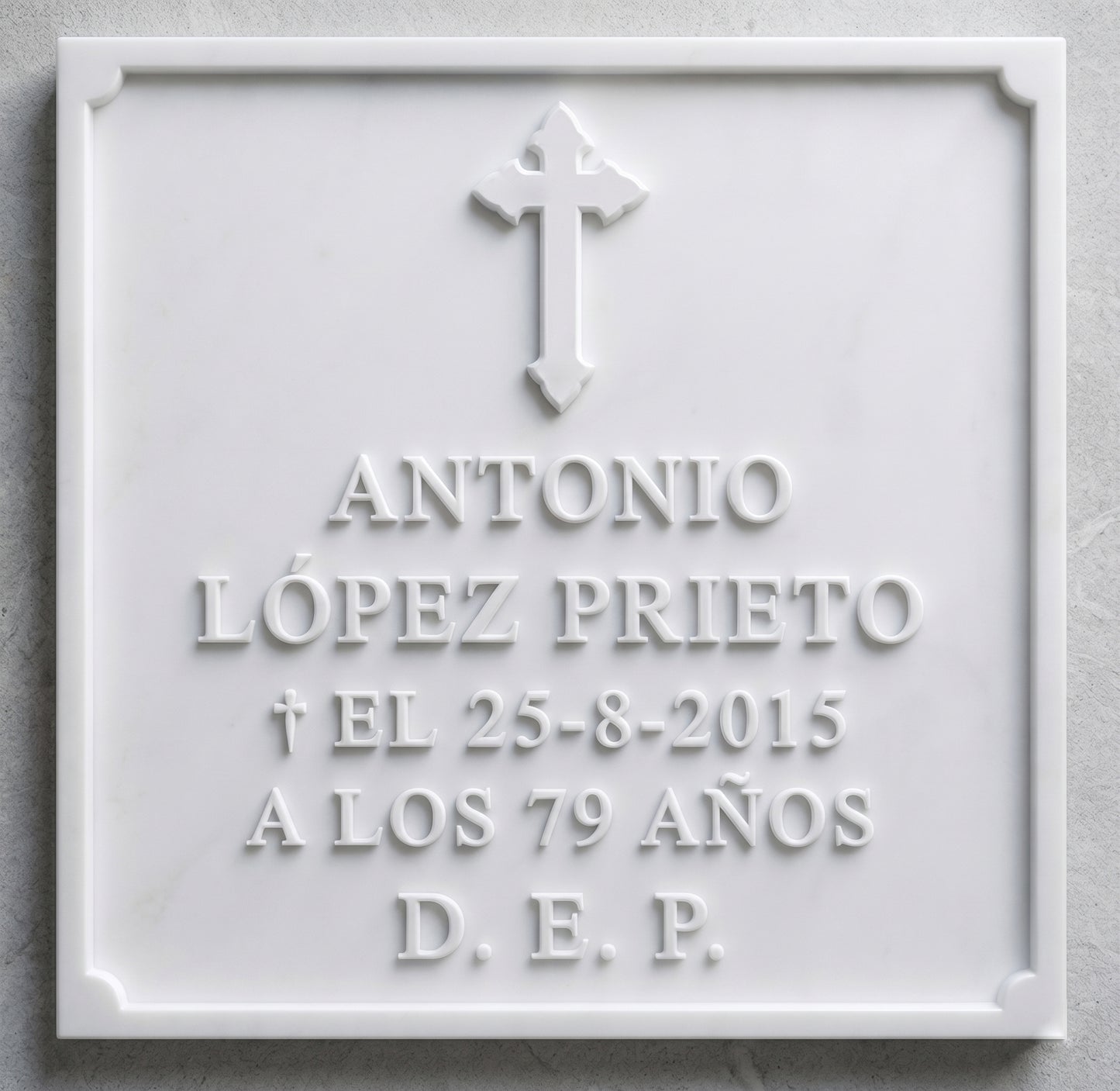 Fabricación de placas en piedra artificial con grabados en alto relieve. Diseños exclusivos y resistentes a la intemperie. Personaliza la tuya aquí.