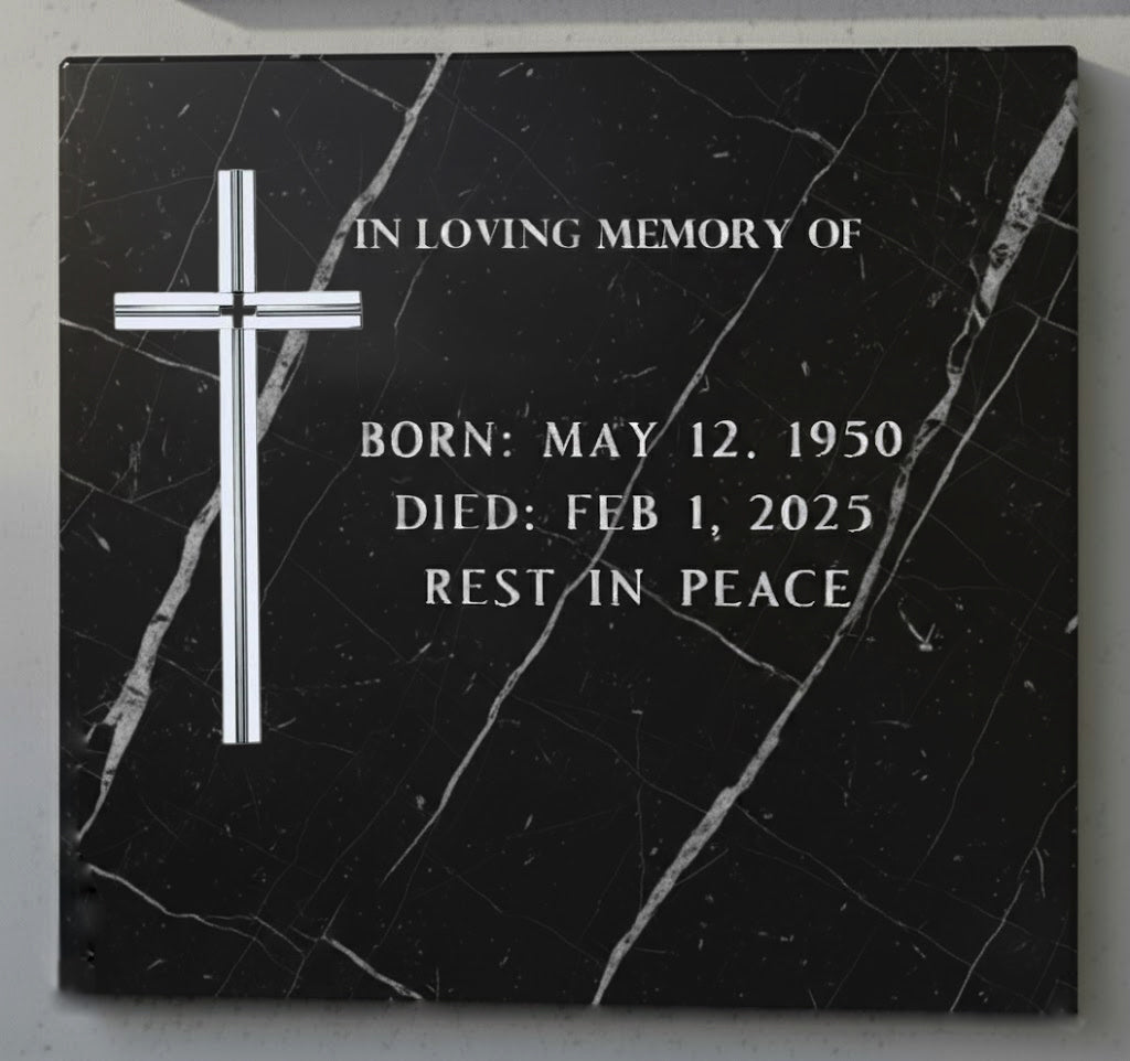 La cruz para decoración de lápidas modelo AI 2334 está fabricada en acero inoxidable, un material de alta resistencia y excelente durabilidad frente a la intemperie