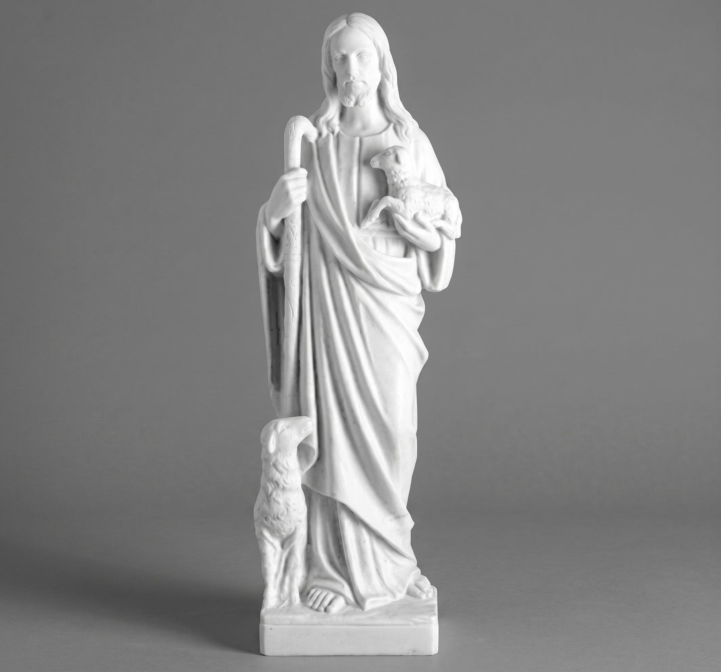 Escultura del Buen Pastor (80 cm) en mármol sintético. Acabado artístico detallado, resistente y elegante. Perfecta para parroquias y altares. ¡Calidad garantizada!