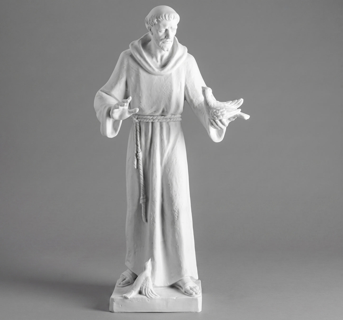 Adquiere esta elegante escultura de San Francisco (85 cm) en mármol sintético. Acabado artesanal de alta durabilidad, ideal para decoración interior y jardines.