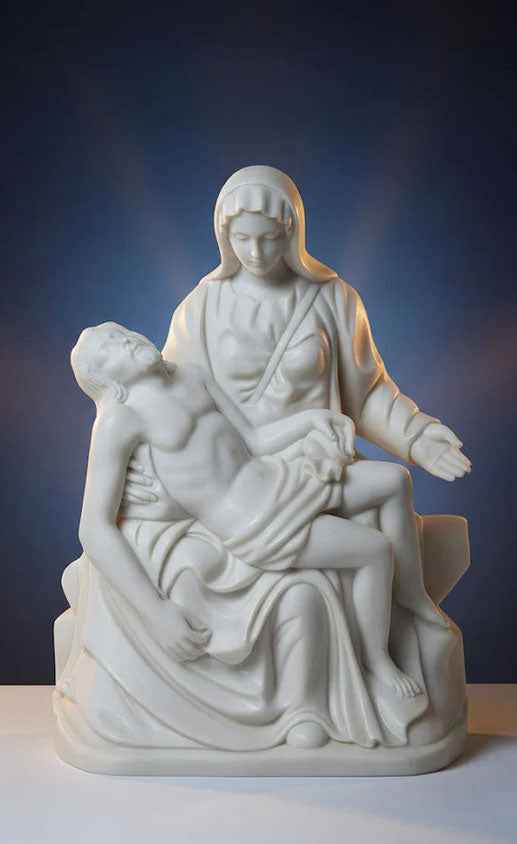 Estatua de La Piedad en Mármol Blanco / Fabricación a Medida