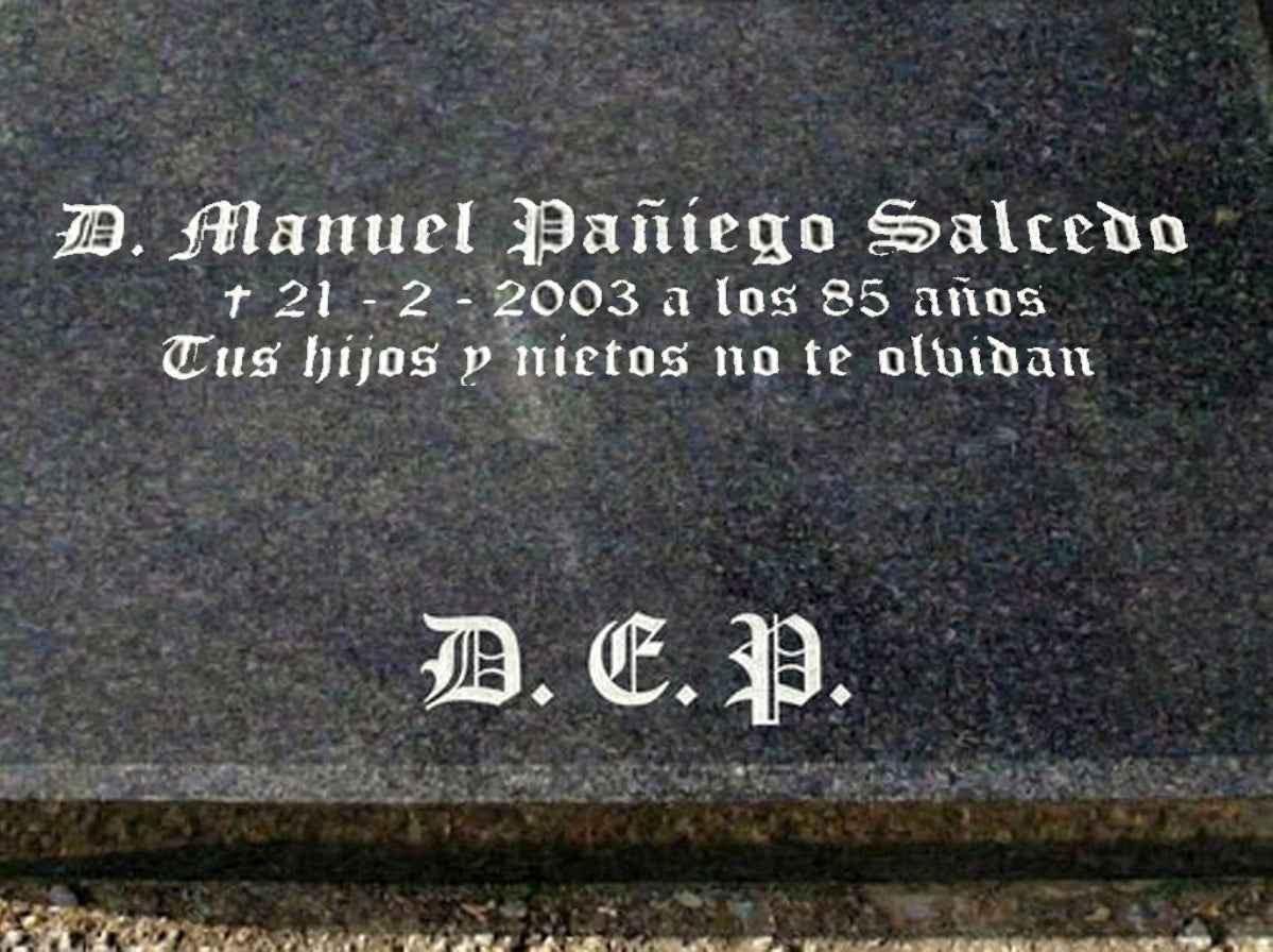 Inscripción en Letras Góticas Grabadas Arenada para Sepulturas | Madrid