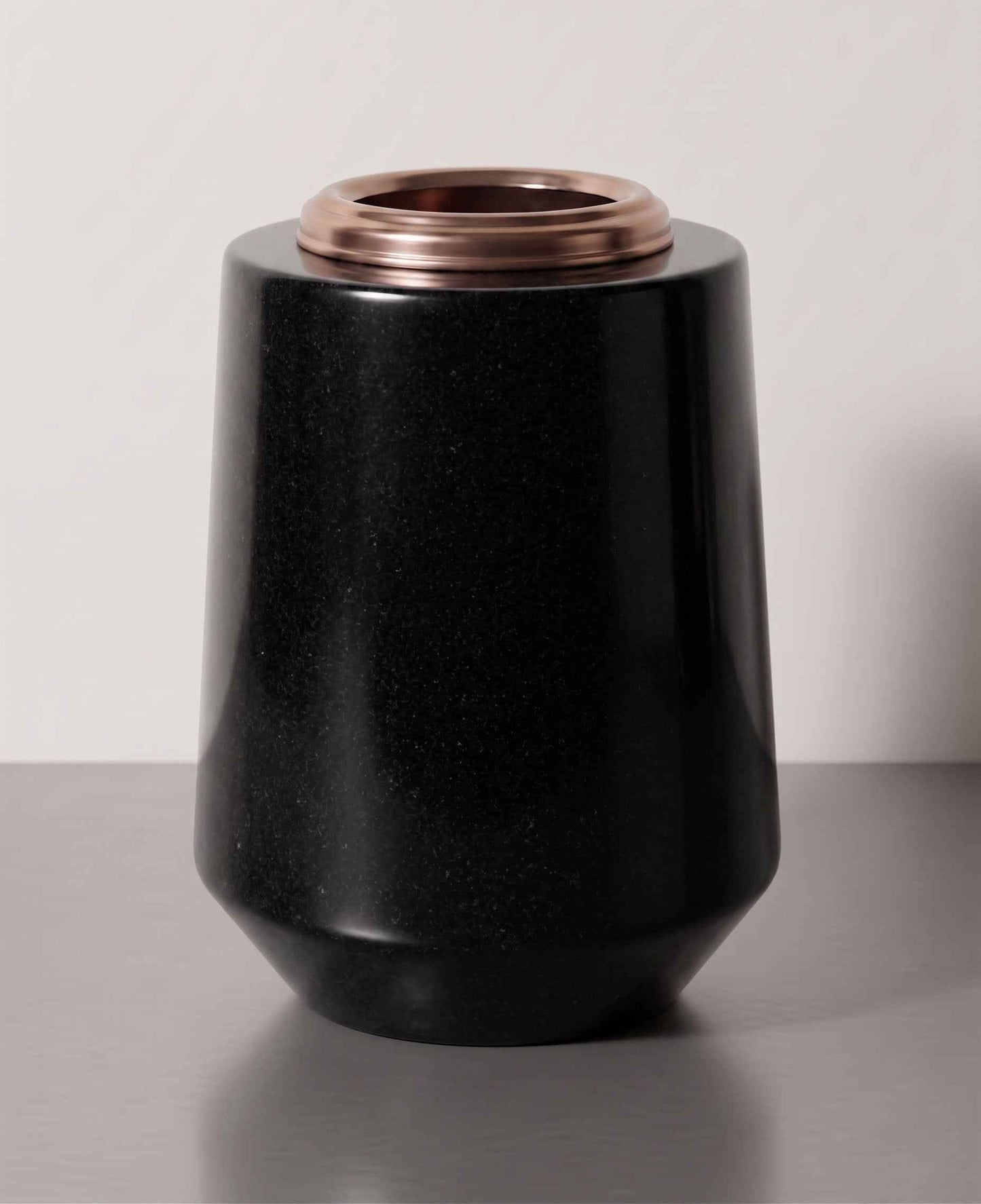 Jarrón Redondo de Granito de 24 cm para Sepulturas