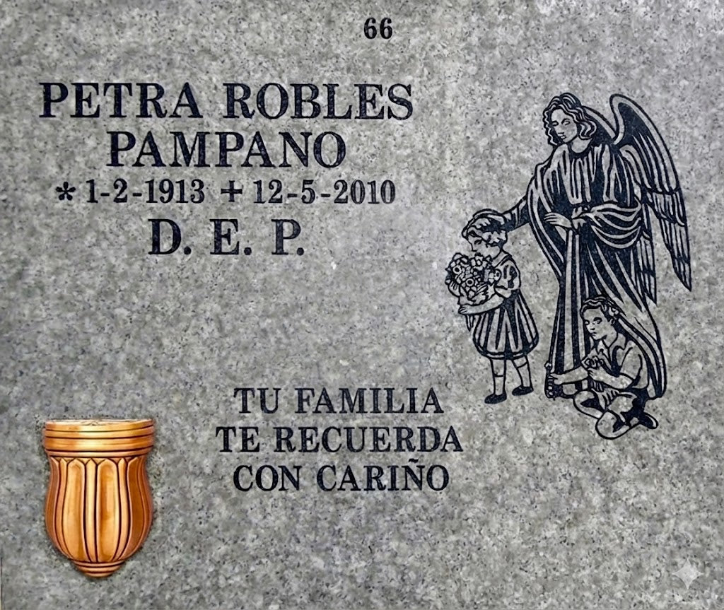 Lápida de nicho con Ángel de la Guarda y jarrón, grabado profesional en Madrid. Fabricación, personalización e instalación según normativa del cementerio. Memorial Spain.