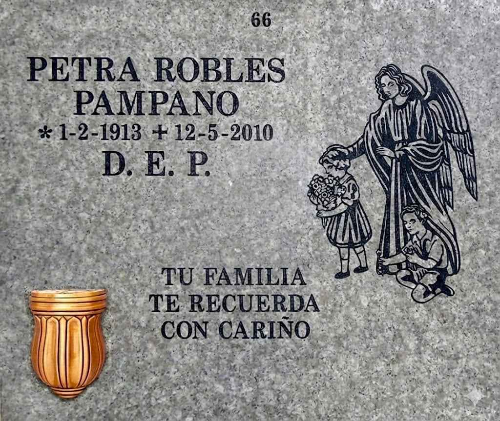 Lápida de Nicho con Ángel de la Guarda y Jarrón | Madrid