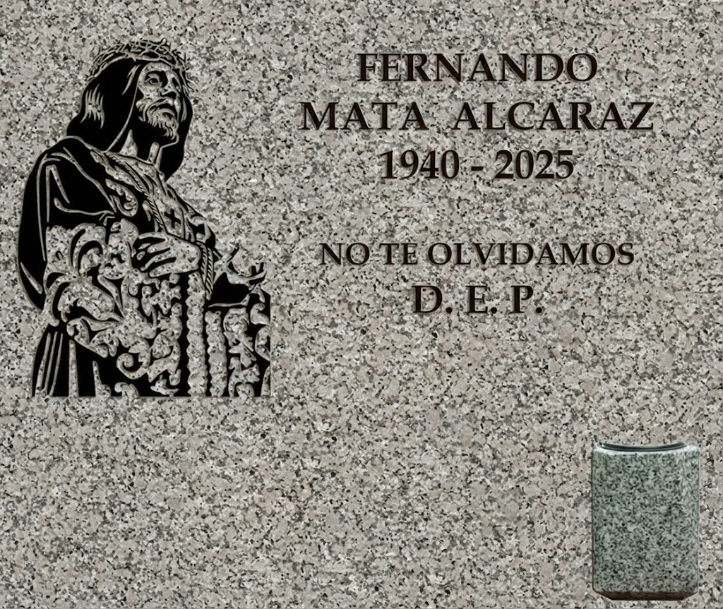 Lápida de nicho con Cristo de Medinaceli y jarrón, grabado profesional en Madrid. Fabricación, personalización e instalación según normativa del cementerio. Memorial Spain.
