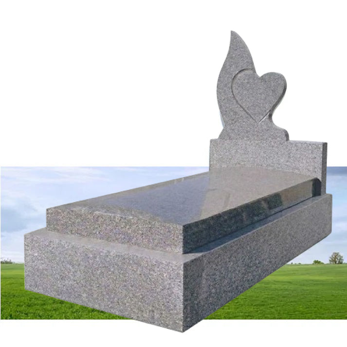 Lápida en granito Gris Quintana modelo corazón de 20 cm, fabricada a medida para sepultura. Diseño emotivo y servicio profesional en Madrid.