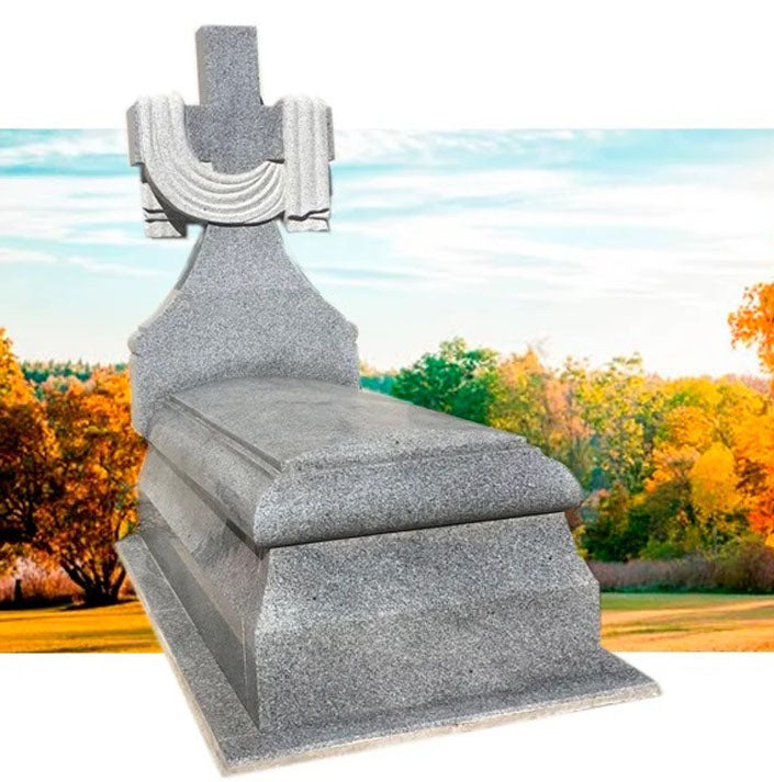 Lápida en granito gris Quintana con cruz de manto de 20 cm, fabricada a medida para sepultura. Diseño solemne y servicio profesional en Madrid.