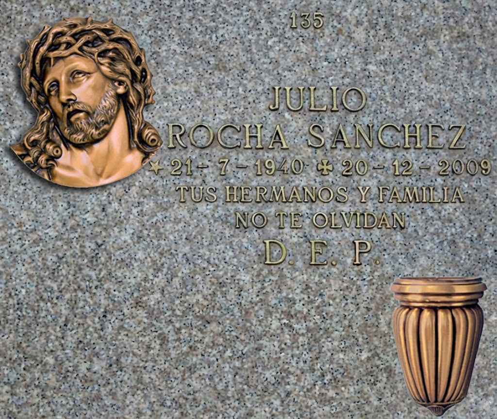 Lápida de Nicho con Cristo de Espinas, Jarrón y Letras de Bronce | Madrid