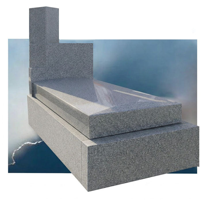 Lápida en granito Gris Quintana modelo prismático de 20 cm, fabricada a medida para sepultura. Diseño robusto y servicio profesional en Madrid.