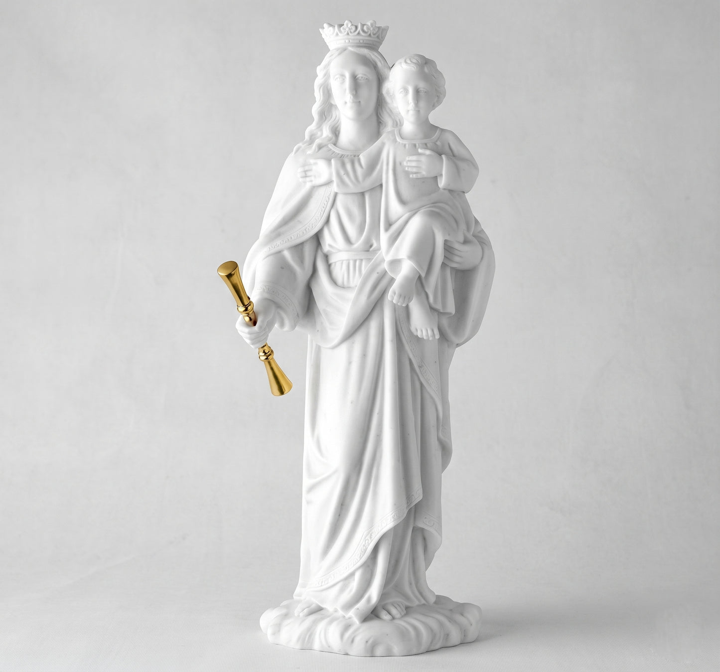 Compra la figura de María Auxiliadora en marmolina de 34 cm. Relieve de alta resistencia exterior, ideal para instalar en lápidas y nichos. Envío seguro.