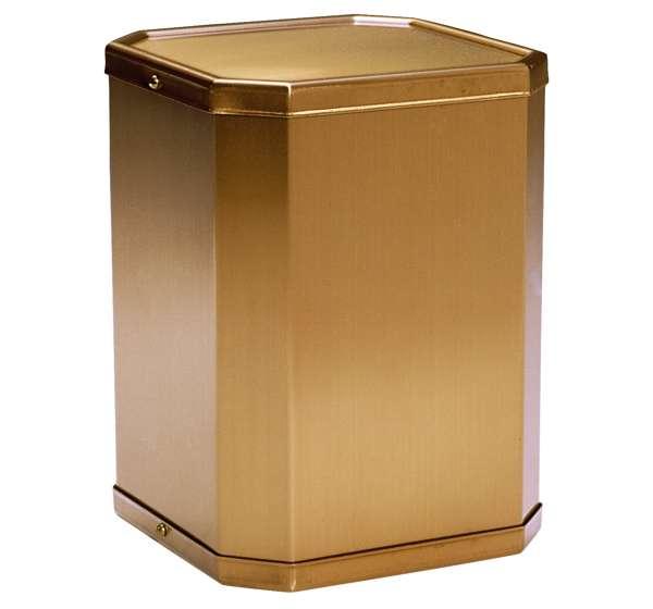 Urna funeraria de alta gama modelo UR 3640, fabricada en latón macizo con diseño octogonal y acabado pulido de lujo.
