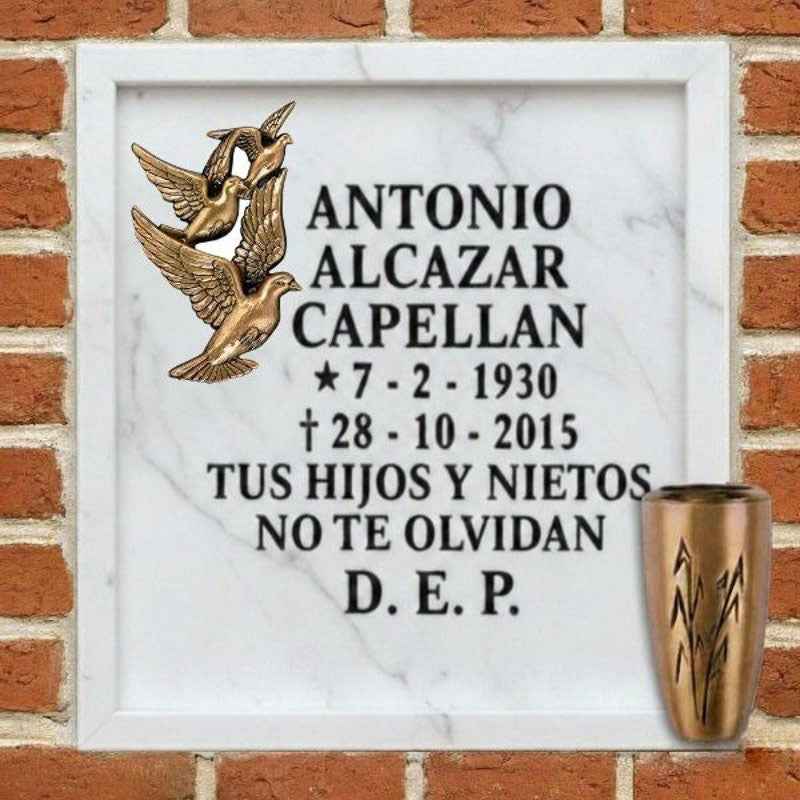 Columbario con Vuelo de Palomas y Jarrón Bronce - Madrid