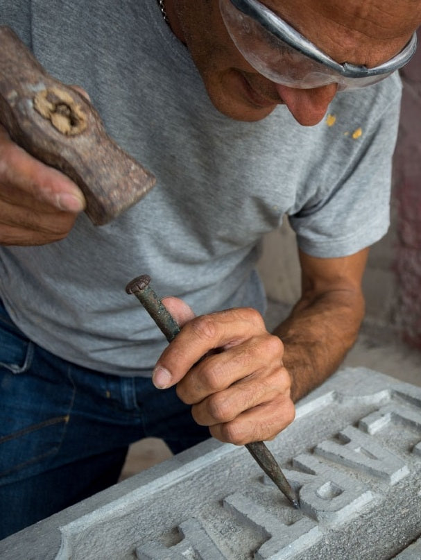Colocación de elementos decorativos.