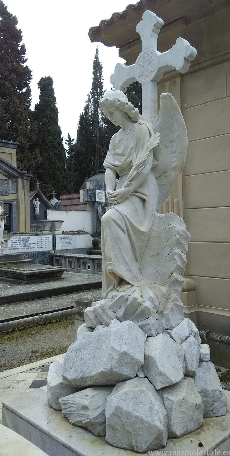 Restauración de sepulturas.