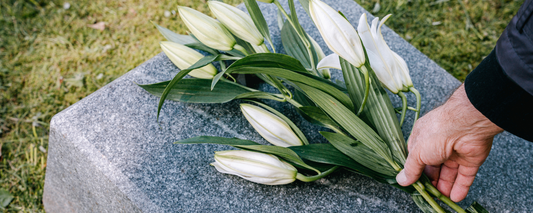 Por qué elegir el granito para una lápida funeraria: ventajas y durabilidad