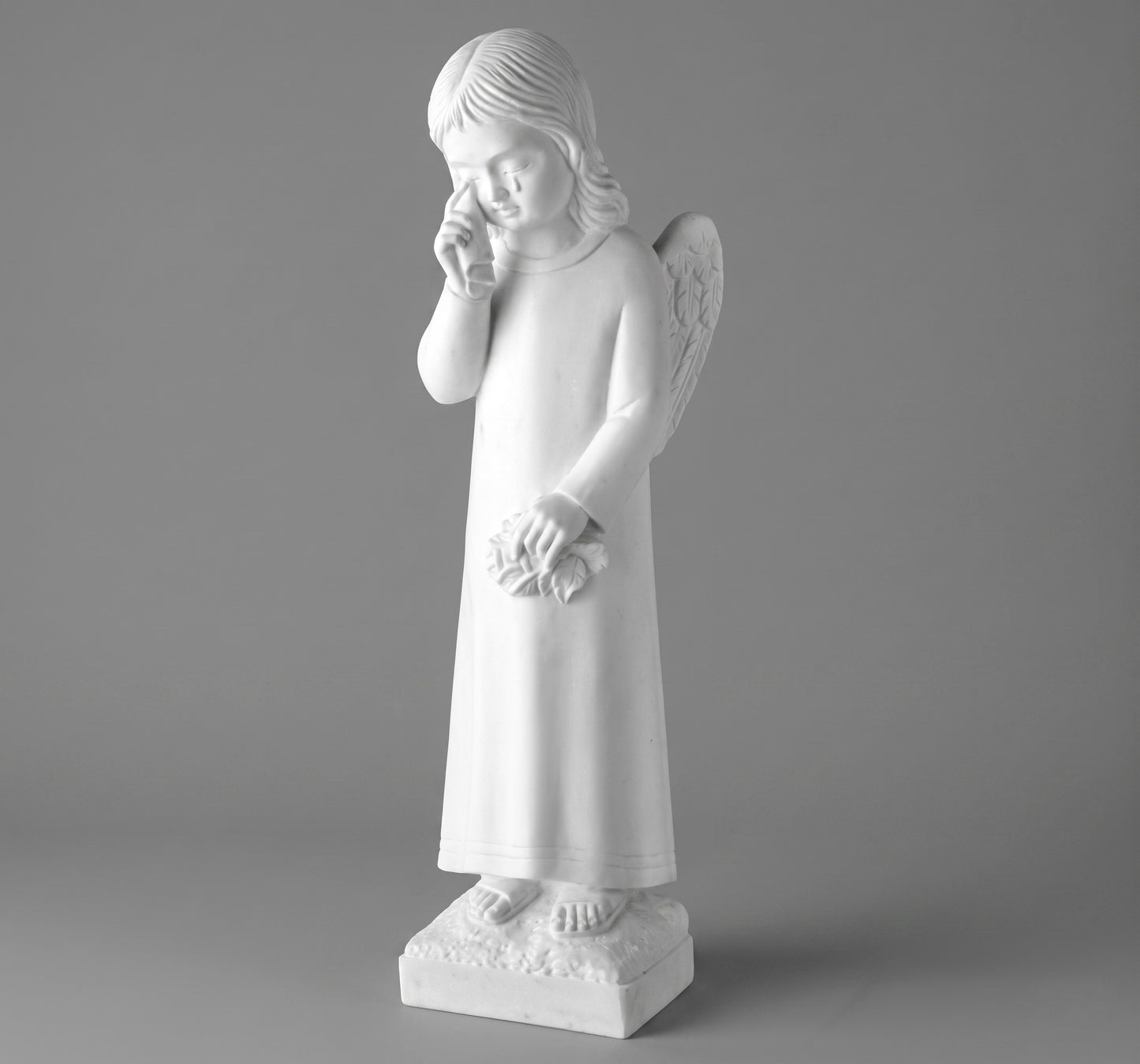 Añade ternura y elegancia a tu espacio con la Escultura de Angelito Llorando. Fabricada en mármol sintético de alta calidad (26 cm). Modelos MR 7345 y MR 7346. ¡Compra online aquí!