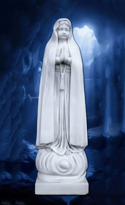 estatua corpórea de la Virgen de Fátima, tallada artesanalmente en mármol Blanco Macael,