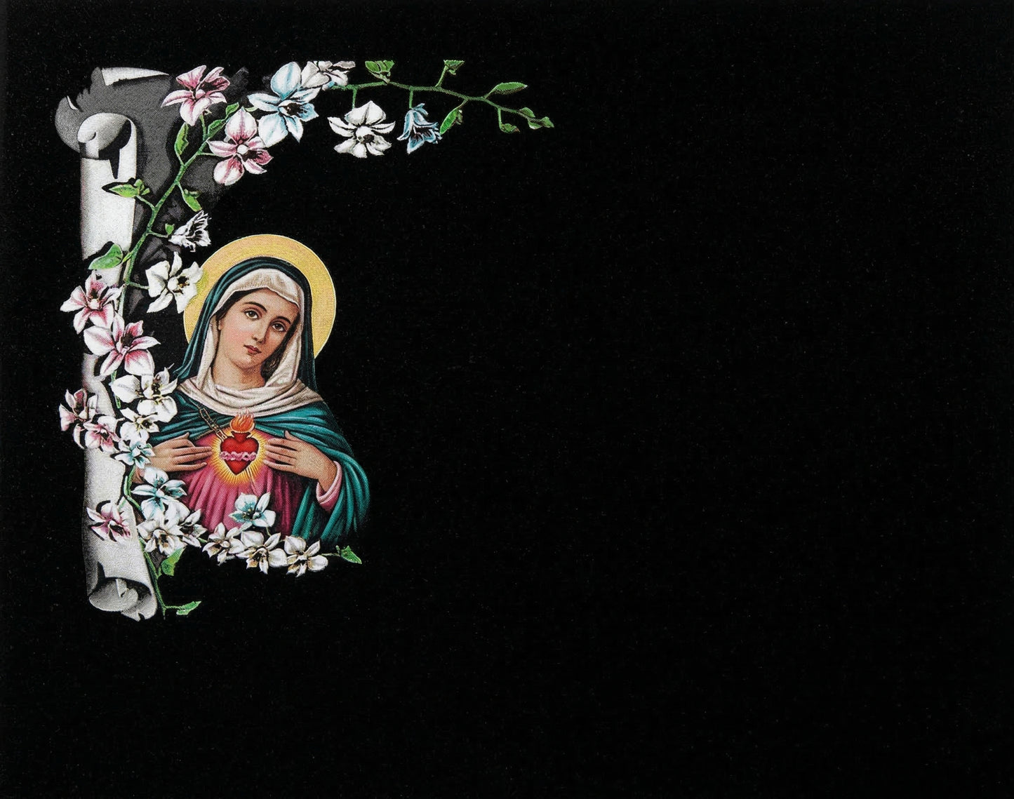 "Lápidas personalizadas con el grabado del Corazón de María. Arte sacro de alta fidelidad en granito negro con tecnología láser HD. 50 años de garantía y respeto."