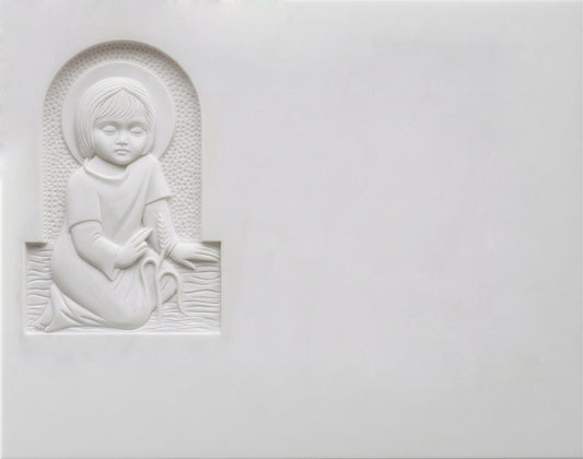 Lápida de nicho con imagen de angelita niña tallada. Trabajo artesanal, gran durabilidad y acabado delicado para cementerios.