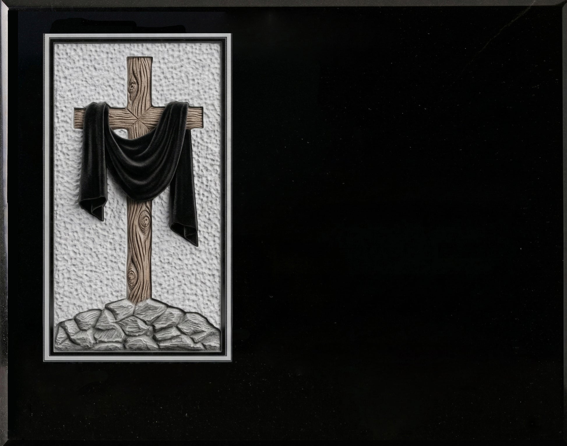 Lápida de nicho en granito negro con cruz y manto tallados y pintados a mano. Diseño artesanal, personalizable y resistente para cementerios.
