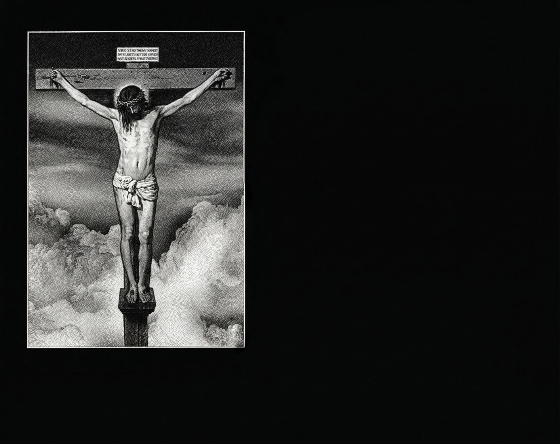 "Lápidas personalizadas con el grabado del Cristo Crucificado. Arte sacro de alta fidelidad en granito negro con tecnología láser HD. 50 años de garantía y respeto."