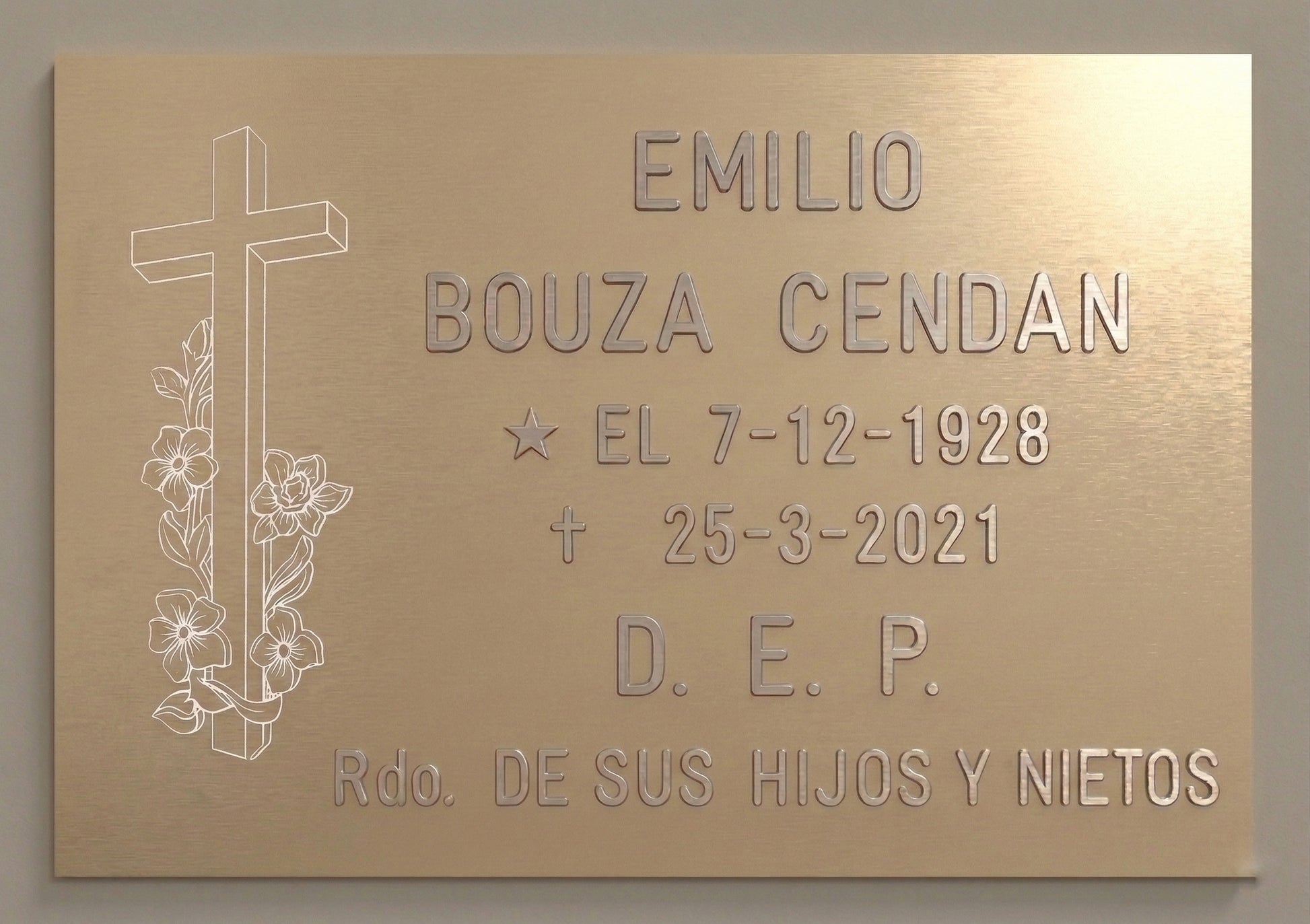 Placas  cruz rosas con acabados premium aluminio champán