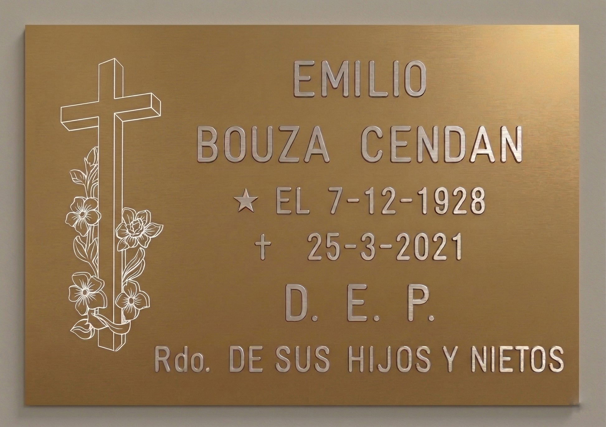 Placas de aluminio cruz rosas con acabados premium aluminio dorado brillo