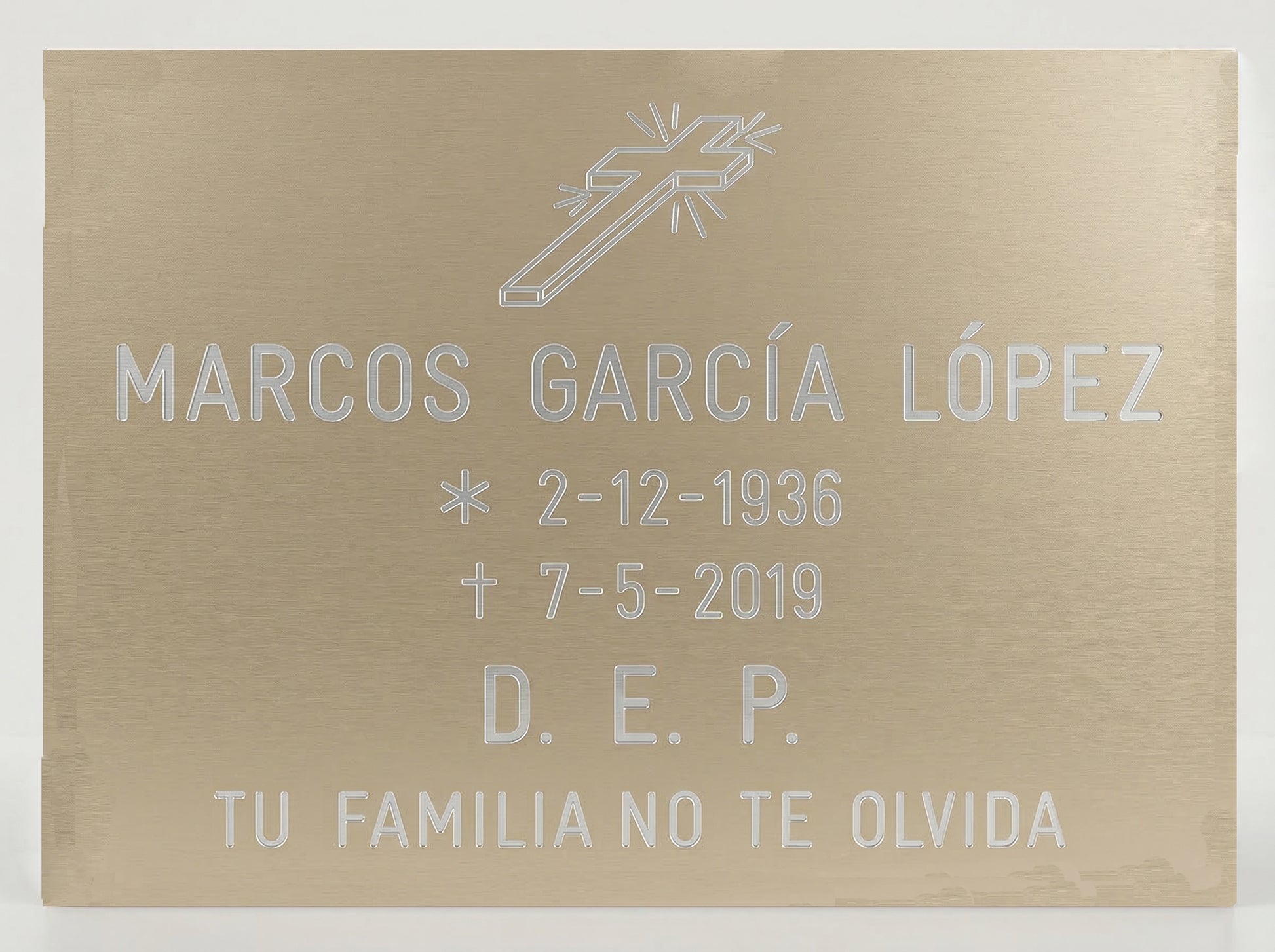 Placas de aluminio con acabados premium cruz superior aluminio champán