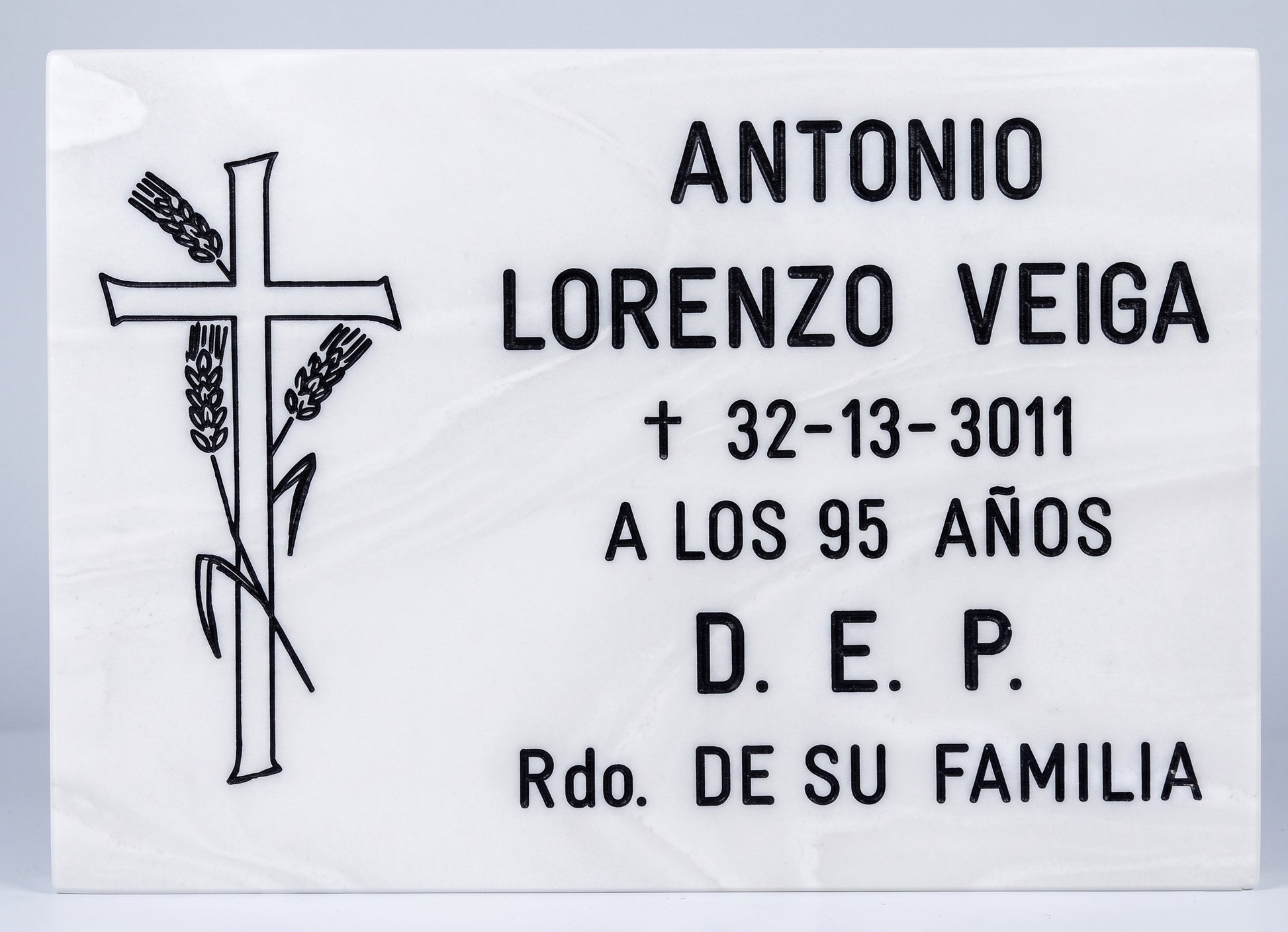 Placas de piedra artificial con un acabado realista de imitación mármol de Carrara. Máxima elegancia y resistencia exterior. ¡Personaliza la tuya hoy!