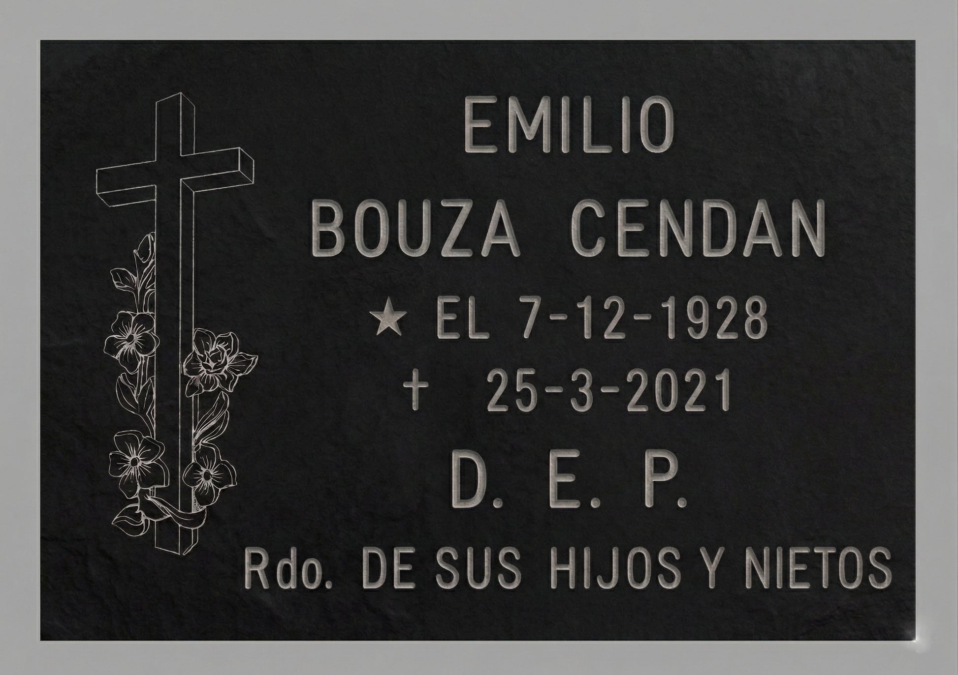 Placas de aluminio cruz rosas con acabados premium negro mate
