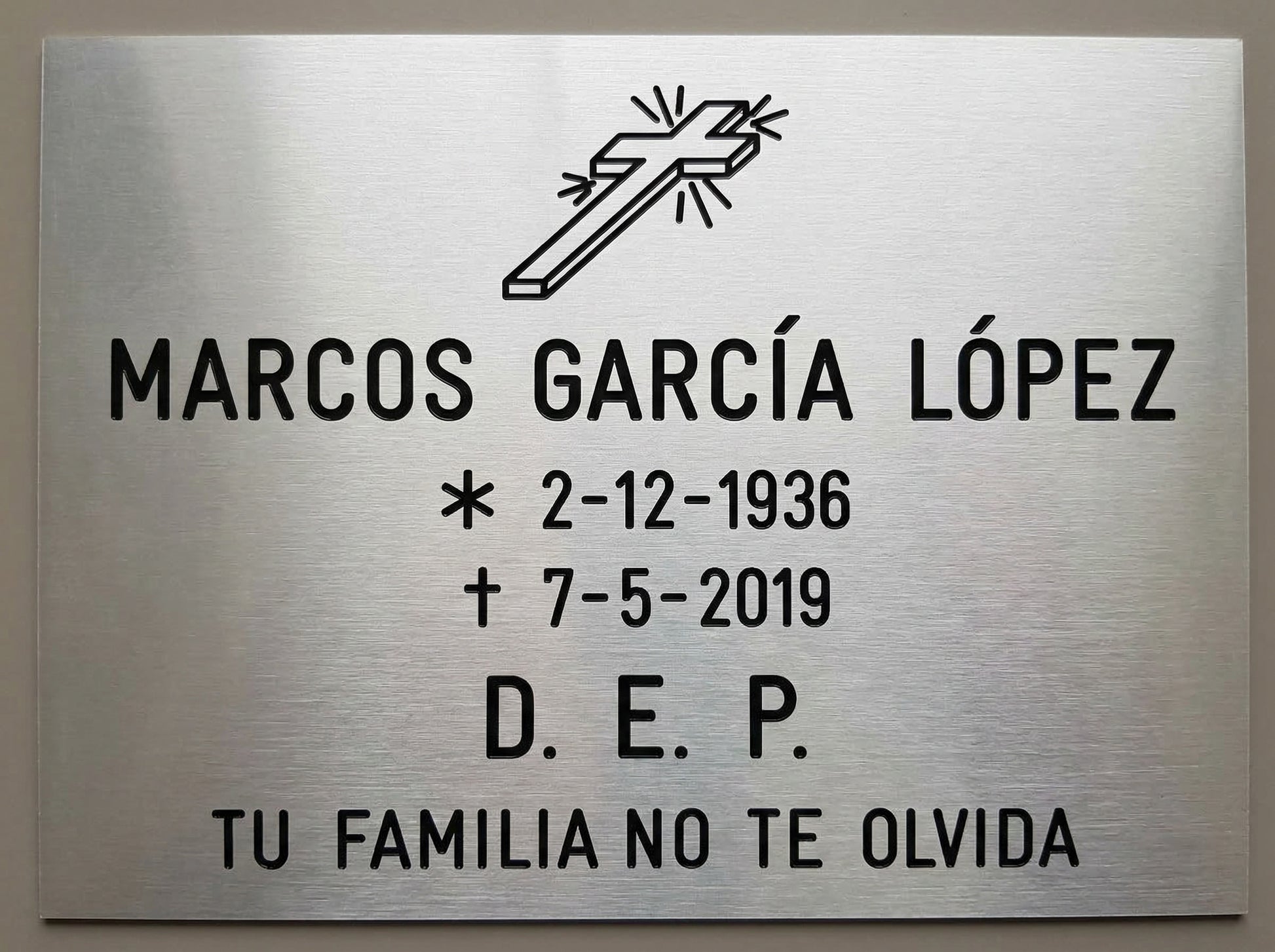 Placas de aluminio con acabados premium cruz superior aluminio brillo