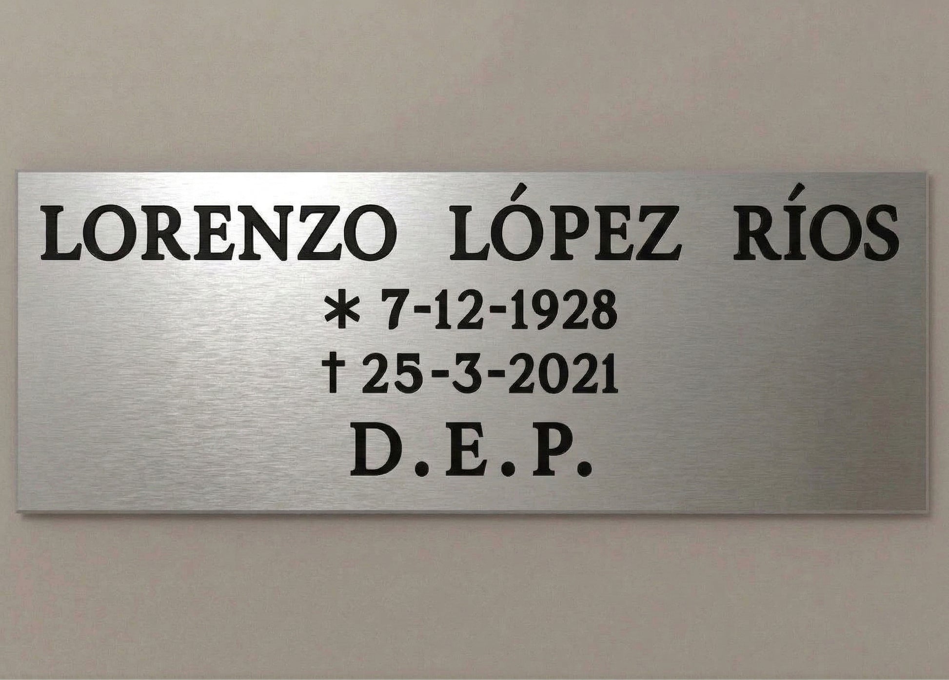 Placas de aluminio de 17,5x6,5 cm con acabados premium  aluminio brillo