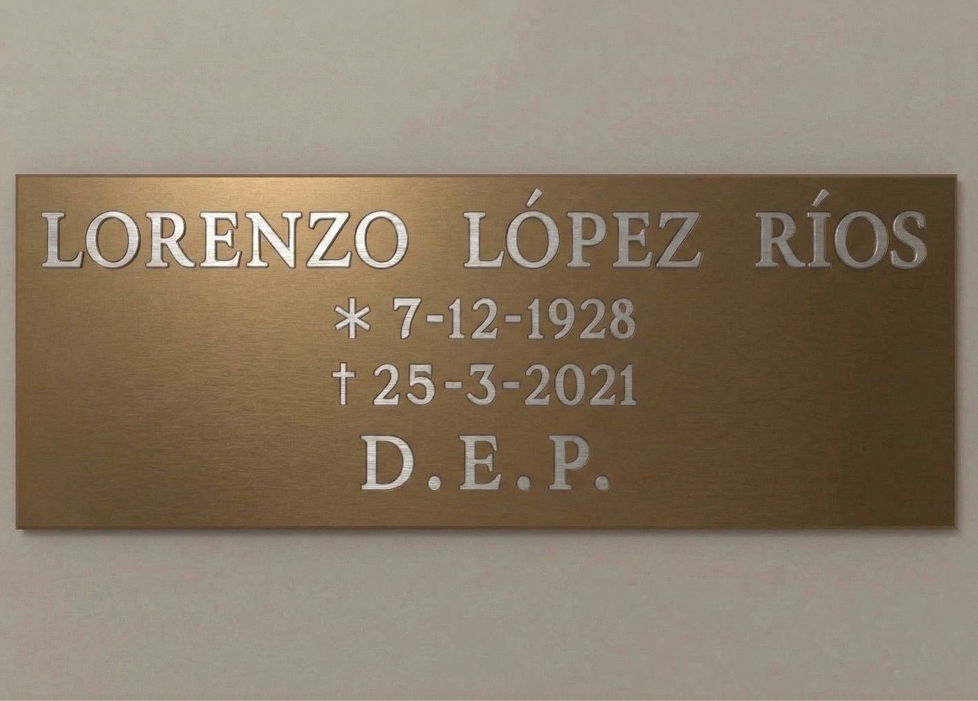 Placas de aluminio de 17,5x6,5 cm con acabados premium  dorado brillo