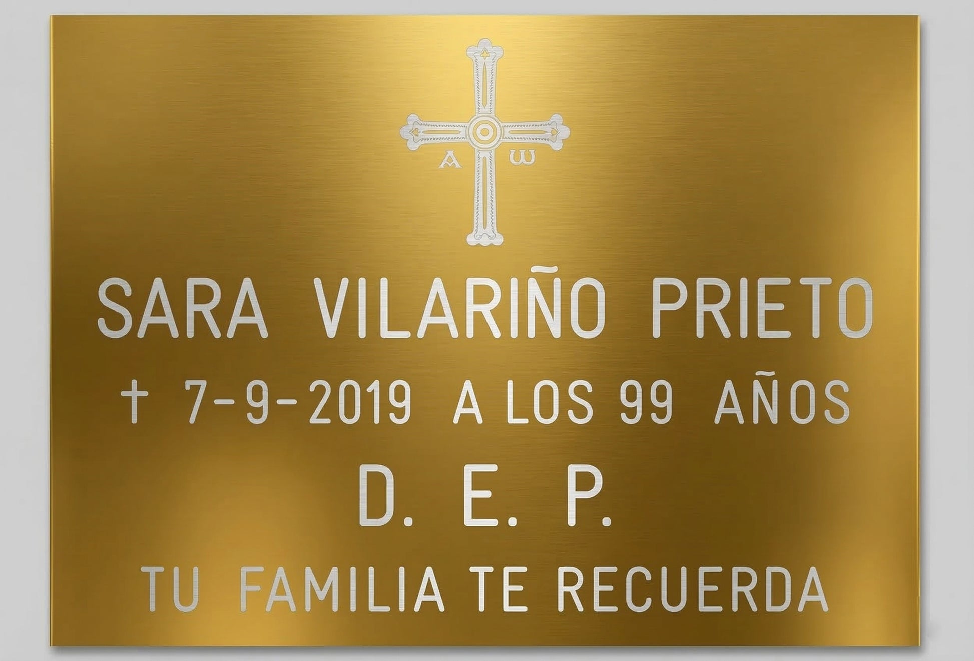 Placas de aluminio dorado brillo ASTURIAS con acabados premium
