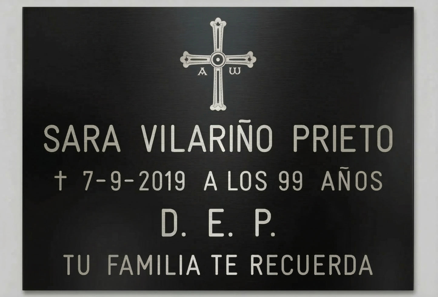 Placas de aluminio negro mate ASTURIAS con acabados premium