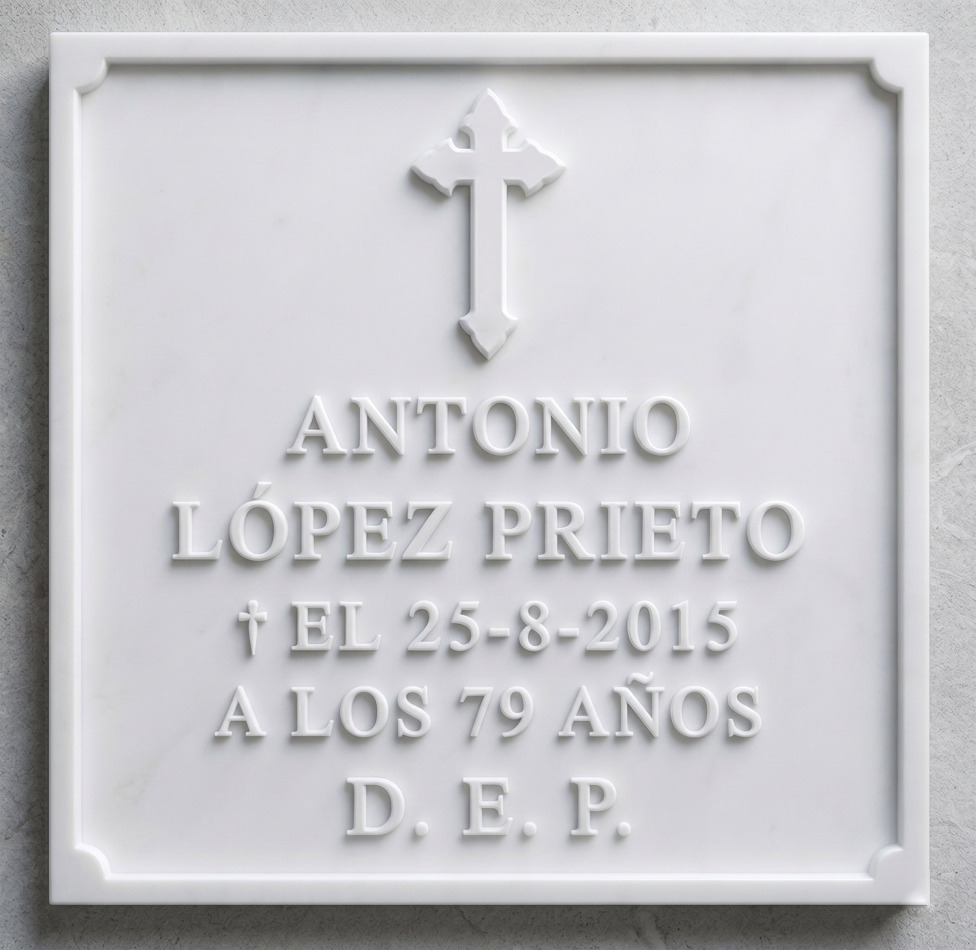 Fabricación de placas en piedra artificial con grabados en alto relieve. Diseños exclusivos y resistentes a la intemperie. Personaliza la tuya aquí.
