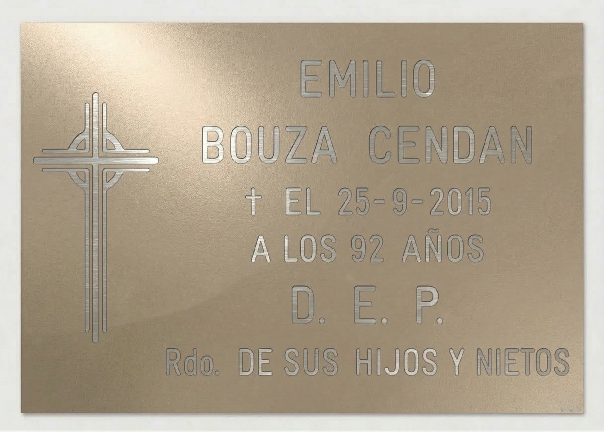 Placas de aluminio champán con CRUZ CELTA acabados premium 