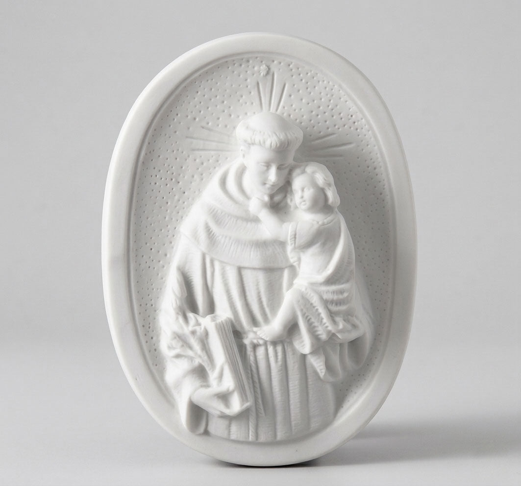 Imagen religiosa de San Antonio en mármol sintético blanco para decoración funeraria, modelo MR 6492 resistente a la intemperie.