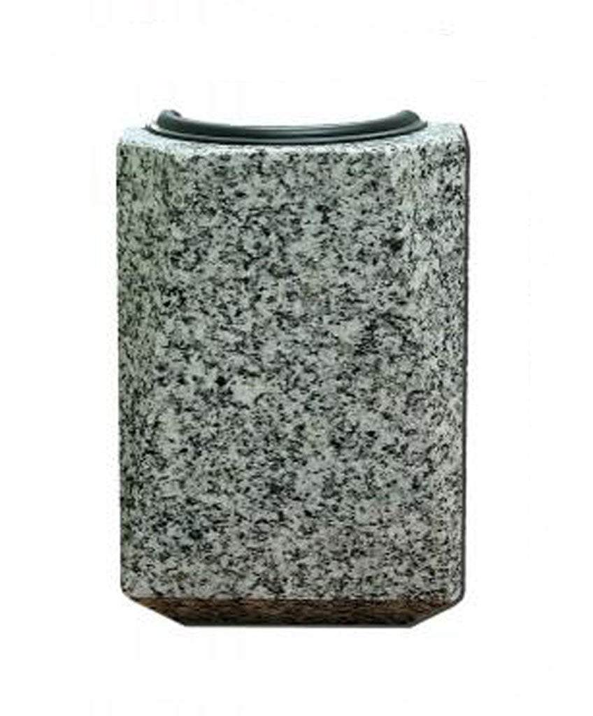 Jarrón 1/2 de granito para lápidas de nicho, diseñado con fijación a pared para una instalación segura y estable. Incluye depósito 1/2 de plástico para flores (Ref. D‑62). Medidas 18 × 12 × 6 cm. Producto en stock con entrega inmediata y envíos a toda España.