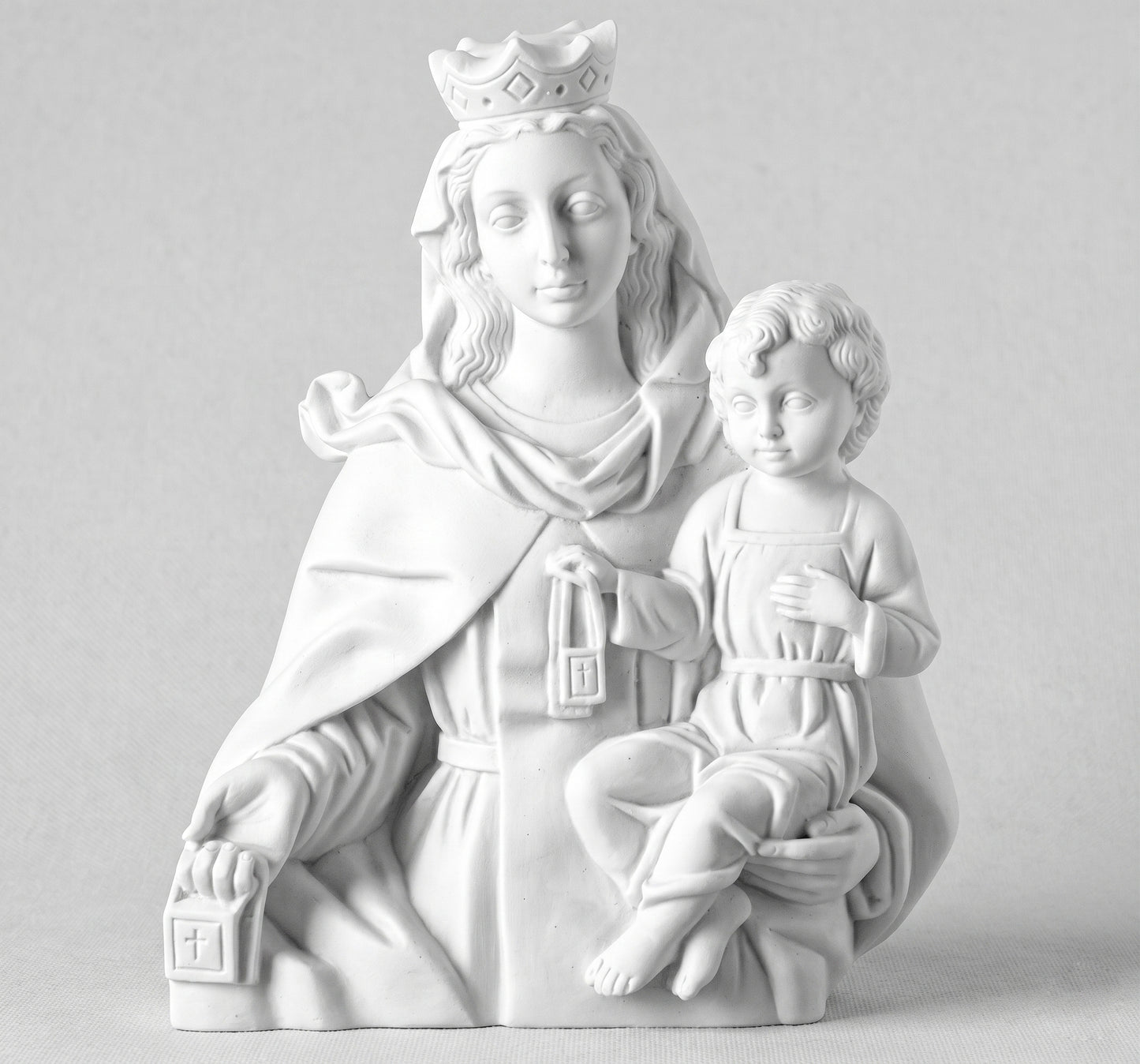 Compra este busto monumental de la Virgen del Carmen en marmolina de 36 cm. Relieve plano de gran resistencia exterior, ideal para lápidas, nichos y panteones.