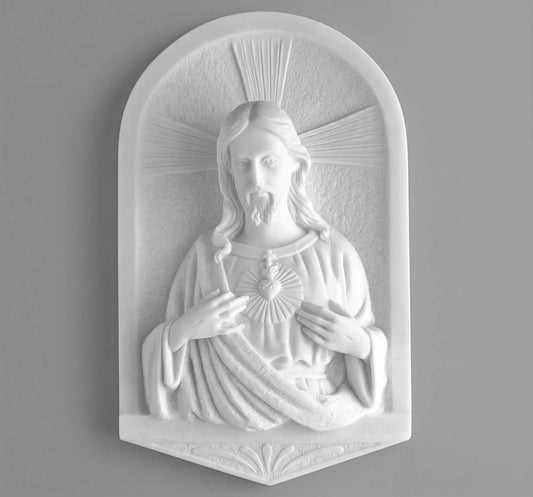 Figura del Corazón de Jesús en marmolina de 22 cm para la decoración de lápidas. Resistente, apta para uso exterior en cementerios.