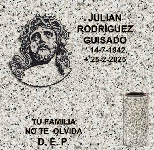 Columbario con cara de Cristo, inscripción grabada y jarrón de granito para cenizas en Madrid. Diseño elegante y resistente para cementerios. Memorial Spain 