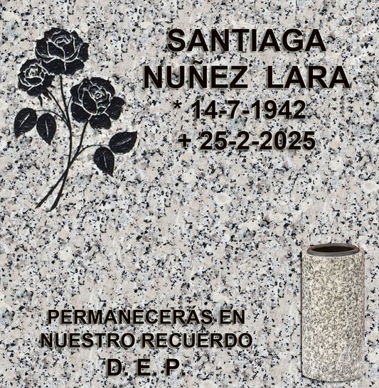 Columbario con cara de Cristo, Columbario con ramo de rosas, inscripción grabada y jarrón de granito para cenizas en Madrid. Diseño elegante y resistente para cementerios. Memorial Spain · Envíos a toda España.