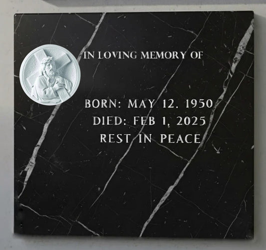 El medallón modelo MR 6712 de 14 cm está fabricado en mármol sintético