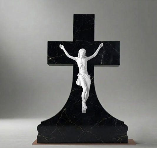 El Cristo con INRI modelo MR 6227 está elaborado en mármol sintético de 75 cm